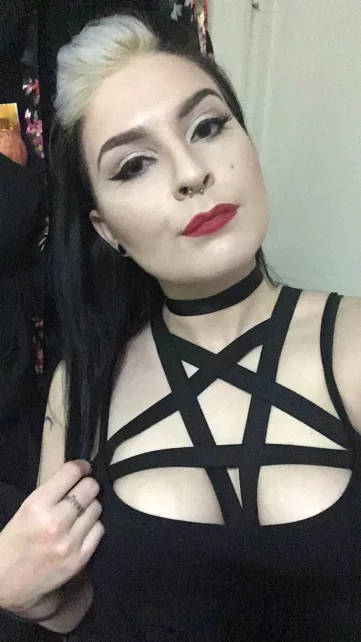 Photo of model @pennydeadful