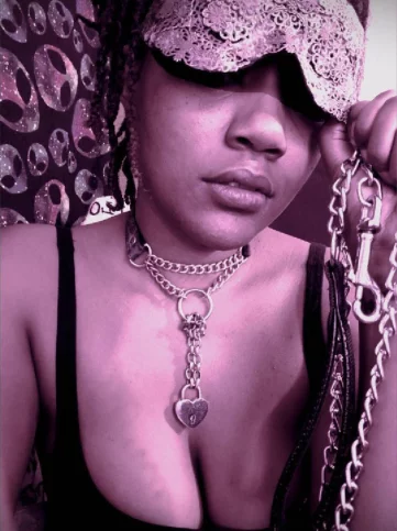 Photo of model @persephonegraves
