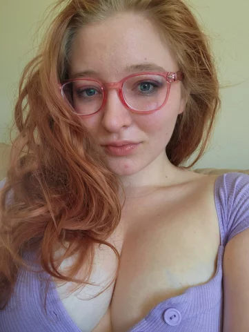 Photo of model @petitecurvycanadianfree