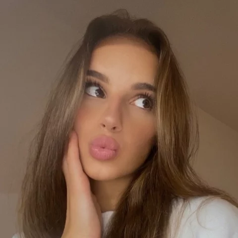 Photo of model @petulkaaa