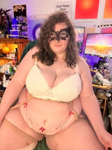 Photo of model @phoebeswaitingroom