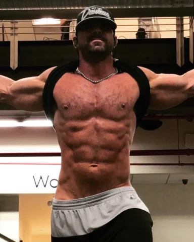 Photo of model @piercedmuscle-free