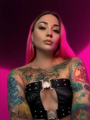 Photo of model @pink_hurricane_free