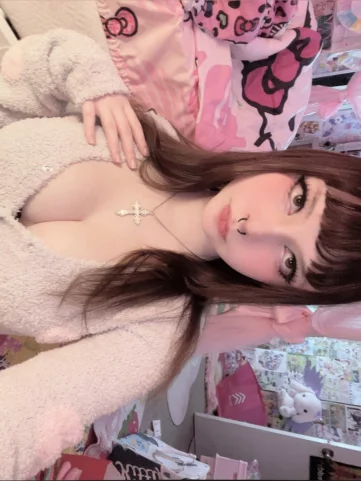 Photo of model @pinkam3na