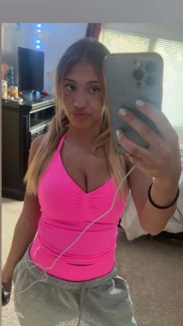 Photo of model @pinkpleasuree