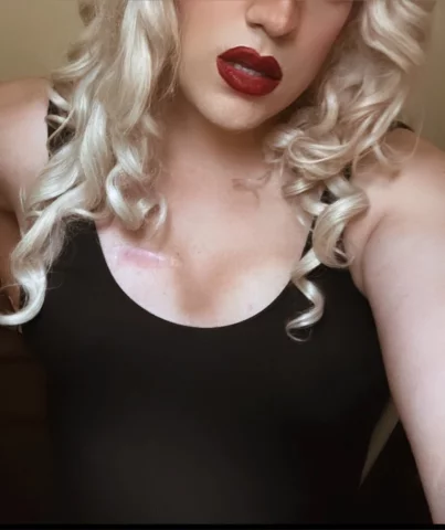 Photo of model @pinky_blonde