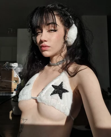 Photo of model @plasticjupiter