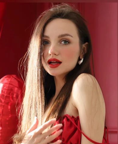 Photo of model @plushy_liz