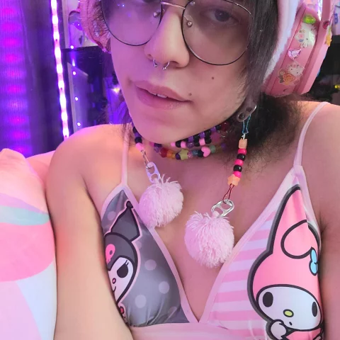 Photo of model @plushycutiexd
