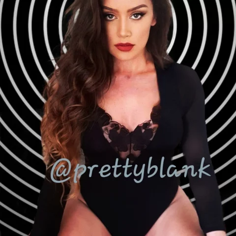 Photo of model @prettyblank