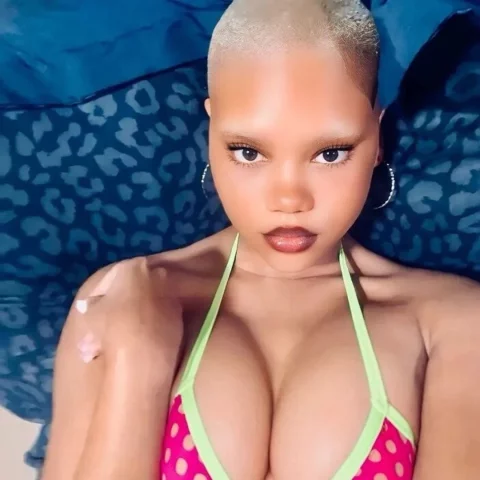 Photo of model @prettynyympho