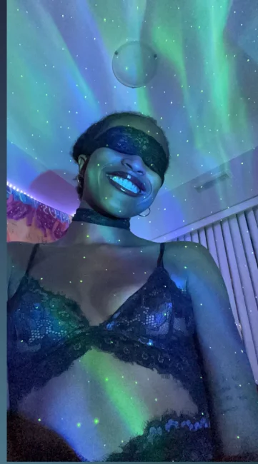 Photo of model @purplecuntprincess25