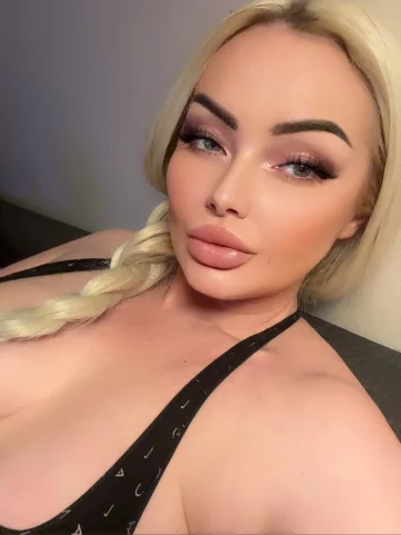 Photo of model @queenaleksagreyvip