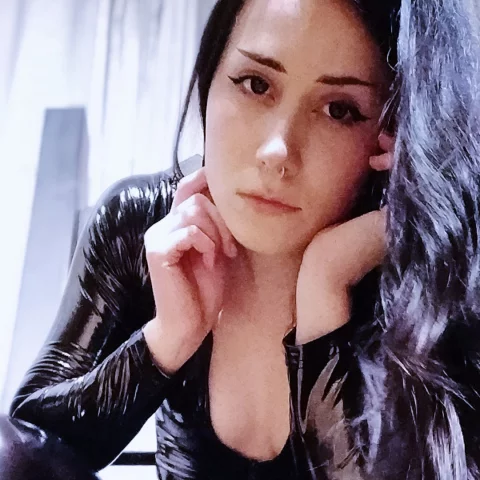 Photo of model @queendaeva
