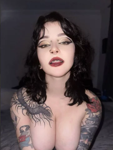 Photo of model @ravenswin