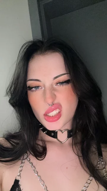 Photo of model @ravenxrising