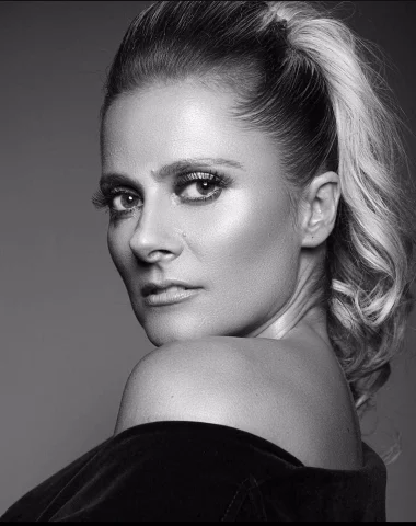 Photo of model @real_laurecourtellemont