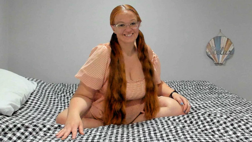 Photo of model @red-queen