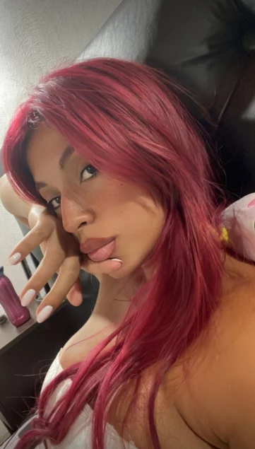 Photo of model @redheadvioleta