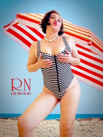 Photo of model @regina_noir