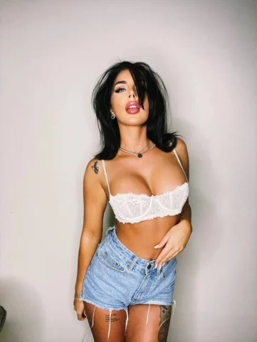 Photo of model @samyquiin