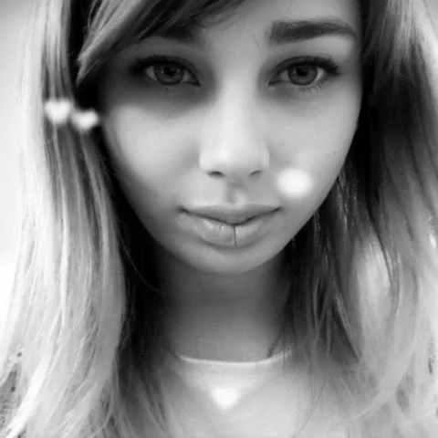 Photo of model @santanaa_strawberryyy