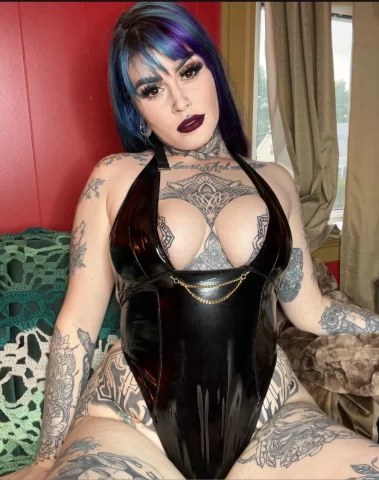 Photo of model @sapphireink2