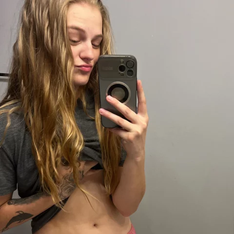 Photo of model @sara.uncovered