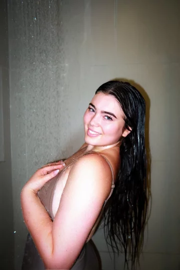 Photo of model @sashamaeslife