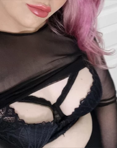 Photo of model @scarlettsucks