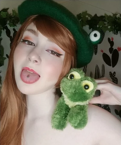 Photo of model @scentedfroggy