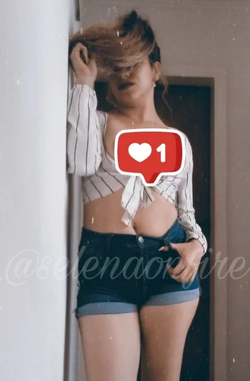 Photo of model @selenaonfire