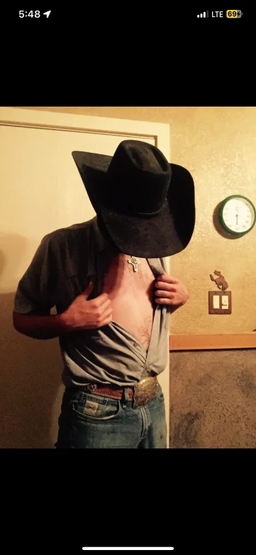 Photo of model @sexycowboy944