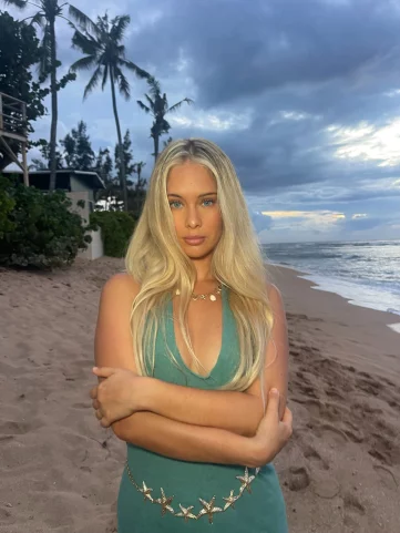 Photo of model @sexyearthfairymermaid