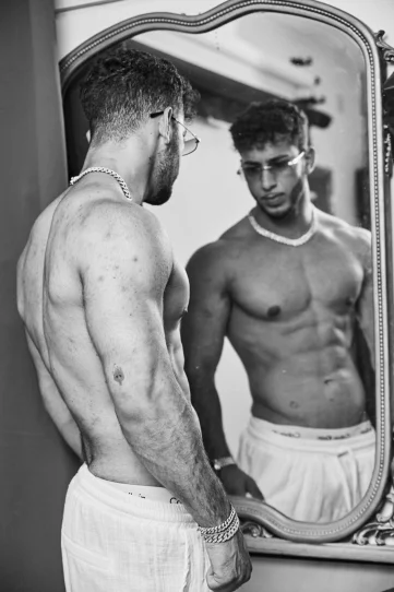 Photo of model @sexylion04
