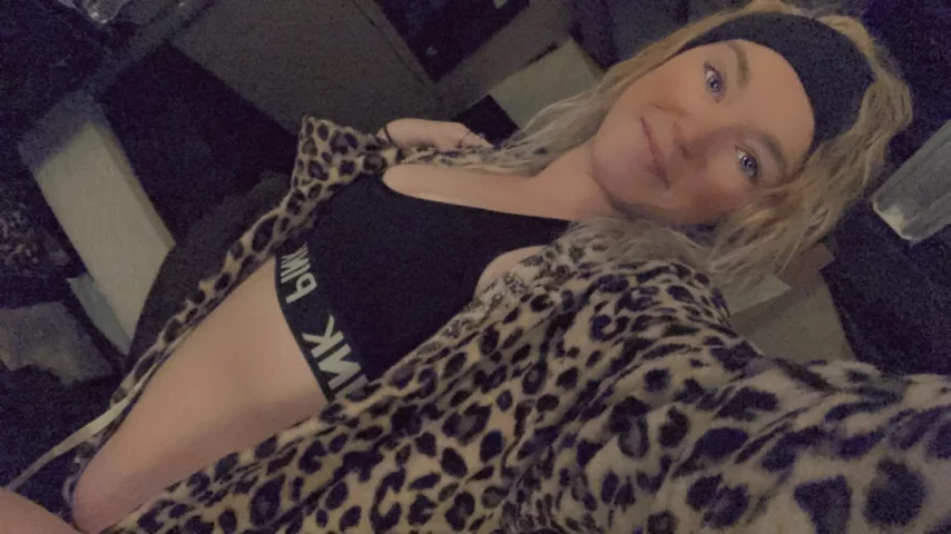 Photo of model @sexystonergirl33