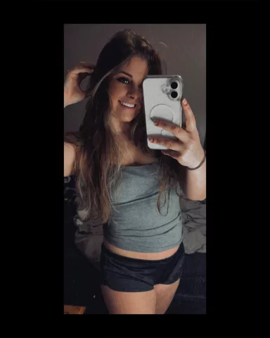Photo of model @shainasummerr