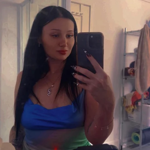 Photo of model @sharnaschianne