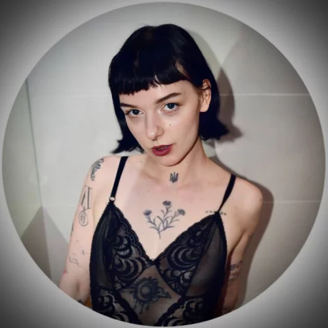 Photo of model @shorthairednataly