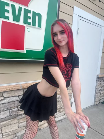 Photo of model @shylizziets