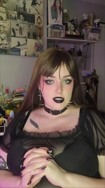 Photo of model @sicklysuccubus