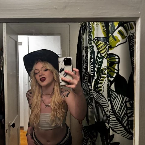 Photo of model @sillylilyrae