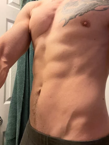 Photo of model @sixpackgoals69
