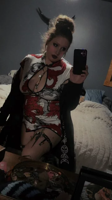 Photo of model @sleepyxxxdoll