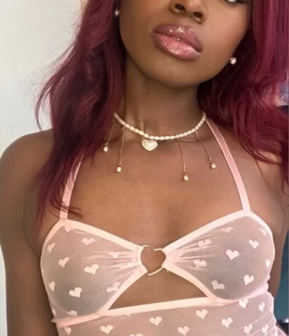 Photo of model @slutgodd3ss