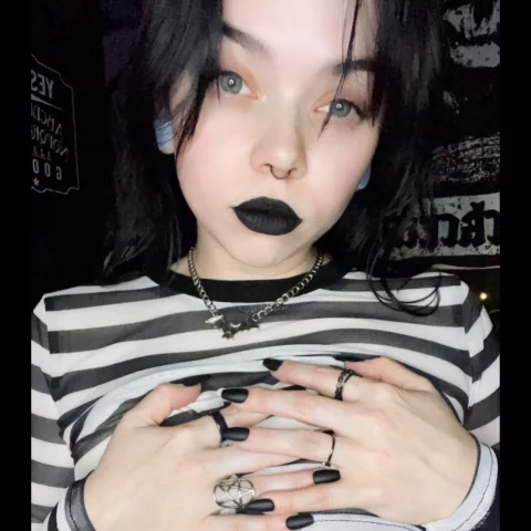 Photo of model @smokewitch13