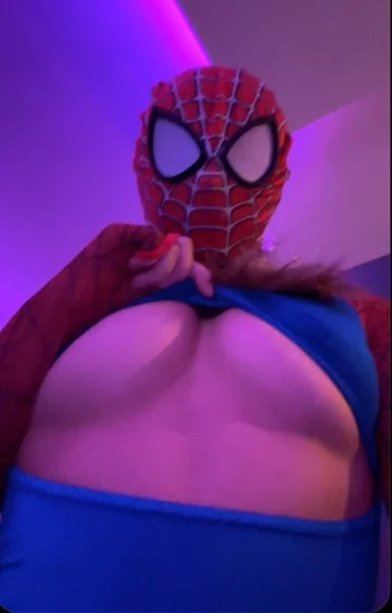 Photo of model @spiderhoneyy