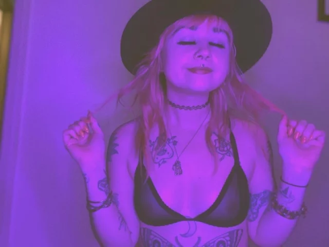 Photo of model @spoookybb