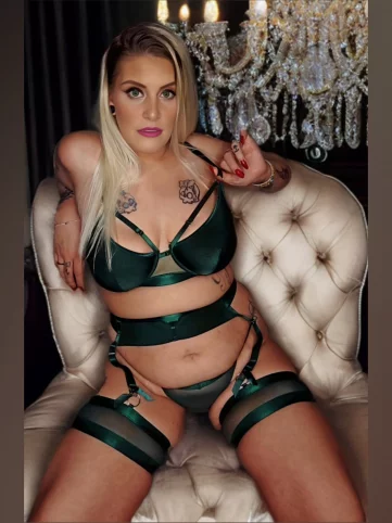 Photo of model @steveemarie