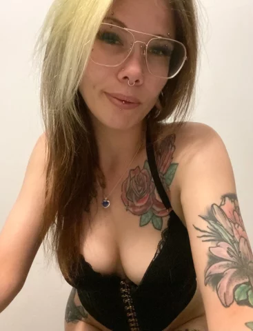 Photo of model @stonedfairy312